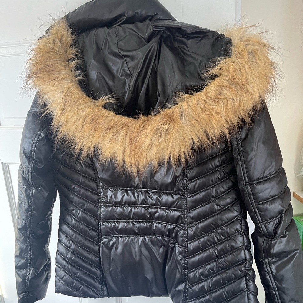 GUESS Women's Shiny Black Puffer Jacket with brown Faux Fur Trim - Picture 2 of 4